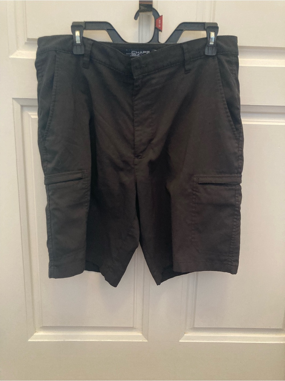 Chaps Men's Black Flat-Front Golf Cargo Shorts